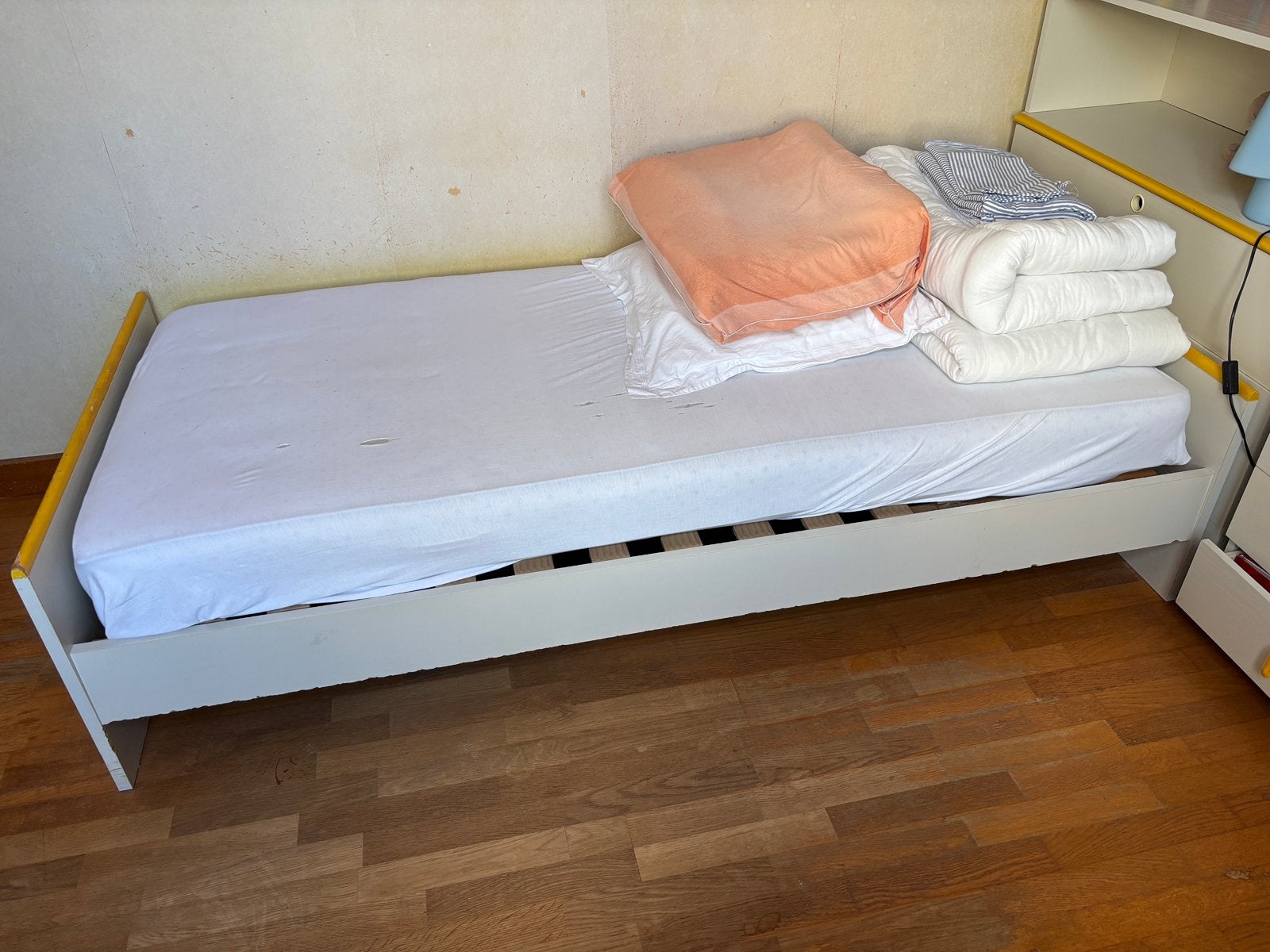Eenpersoonsbed, Ophalen, Gebruikt