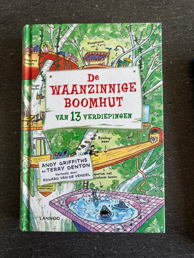 Boek de waanzinnige boomhut van 13 verdiepingen, Ophalen of Verzenden, Zo goed als nieuw
