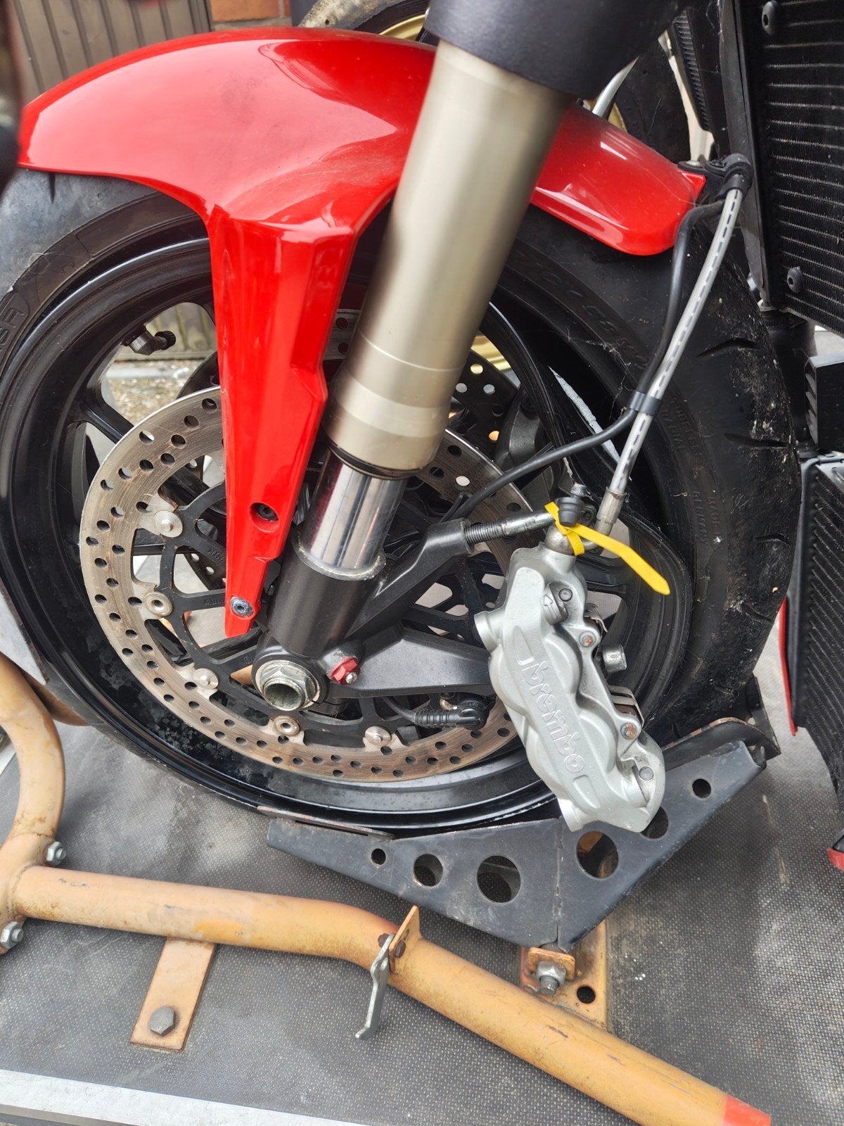 Recherchée : jante avant Ducati Streetfighter 848 2009-2014, Enlèvement ou Envoi