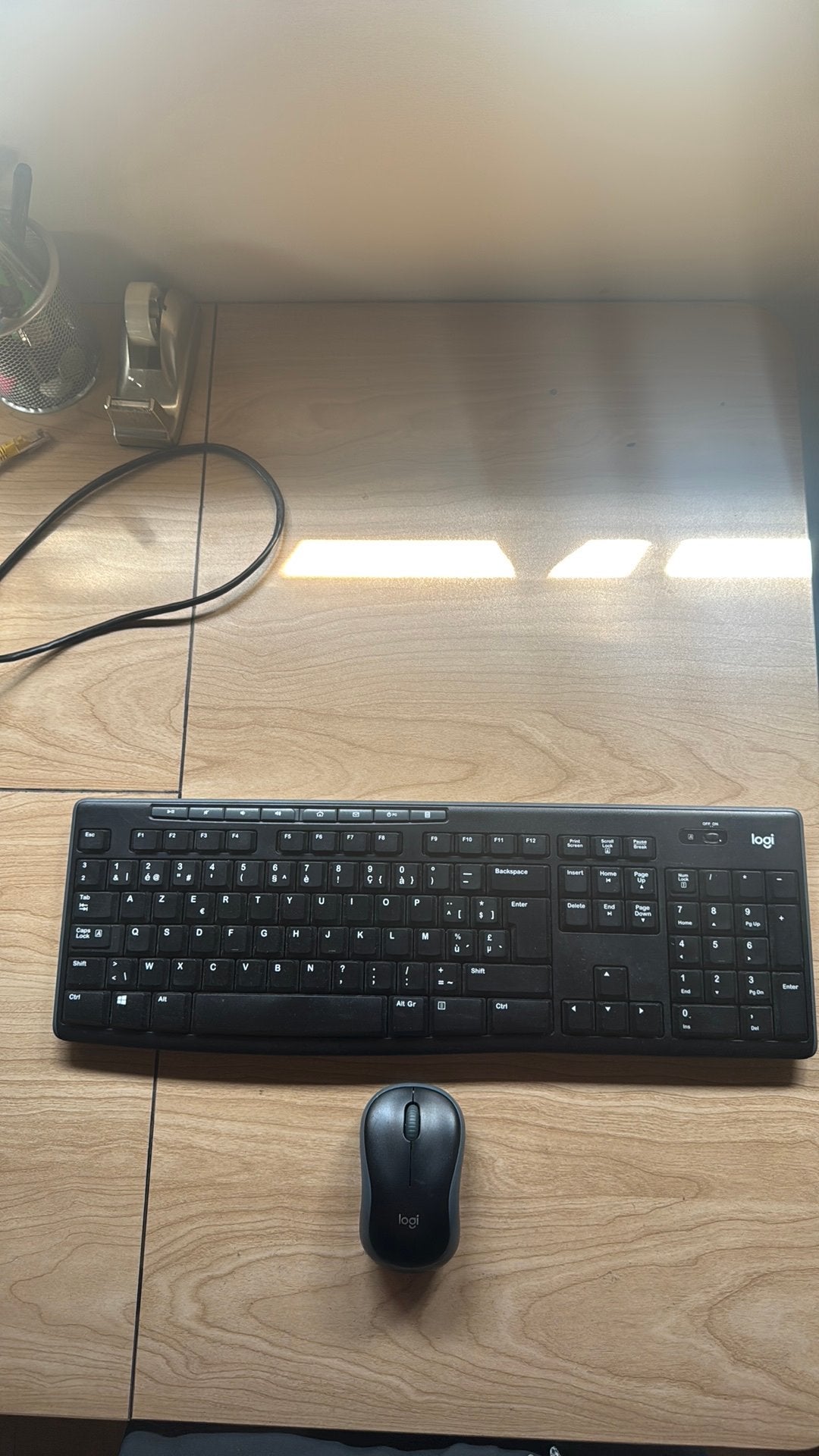 Draadloos Logitech muis en toetsenbord azerty, Informatique & Logiciels, Claviers, Plug-and-play, Azerty, Enlèvement, Utilisé