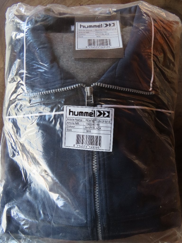 Training Suit Hummel M, Kleding | Heren, Sportkleding, Ophalen, Overige typen, Nieuw, Maat 48/50 (M)