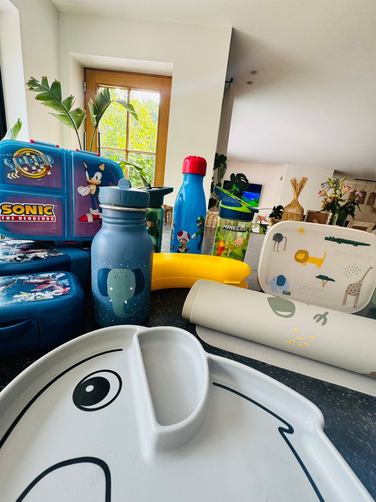 School spullen, brooddoos, drinkenbus, servies.., Vacatures