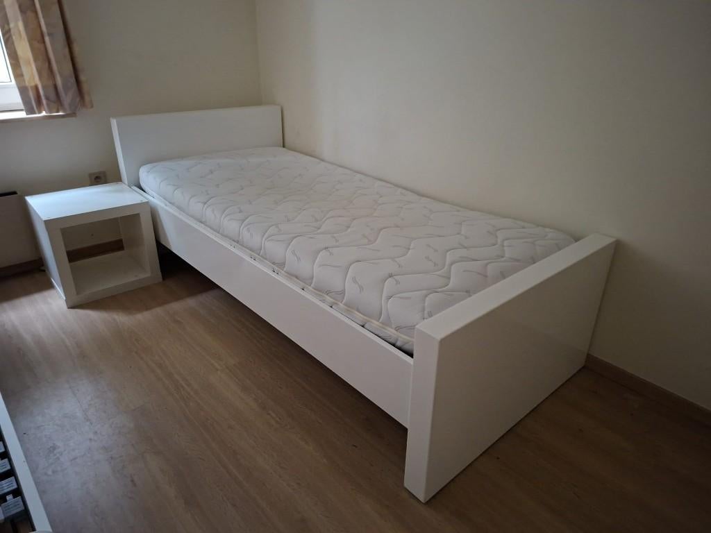 Lit simple design, 90 cm, Enlèvement ou Envoi, Design, witte hooglanslak, 200 cm