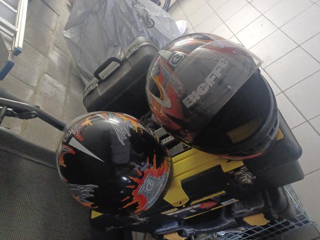 BIEFFE )Motorhelm 2x, Ophalen, Gebruikt