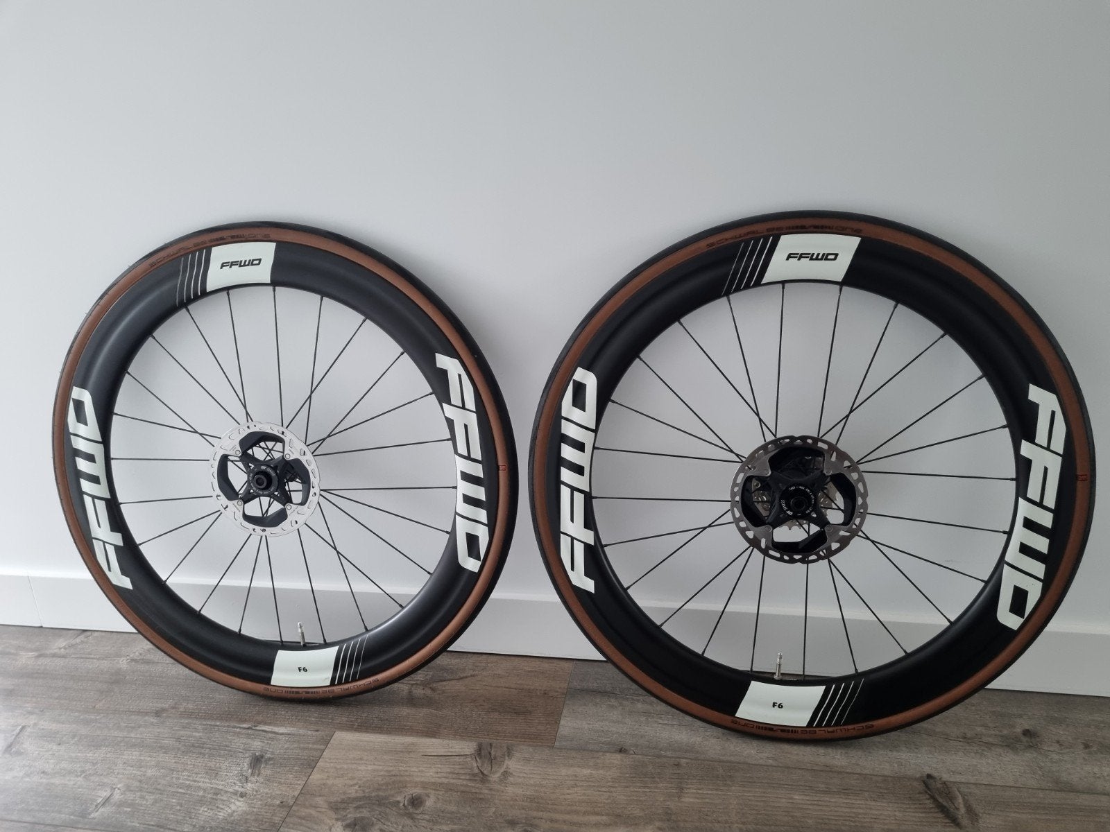 Ffwd f6d carbonwielen, Ophalen