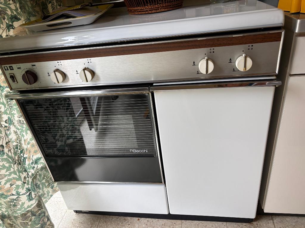 Ancienne cuisinière au gaz, Gaz, 4 zones de cuisson, Enlèvement, Utilisé