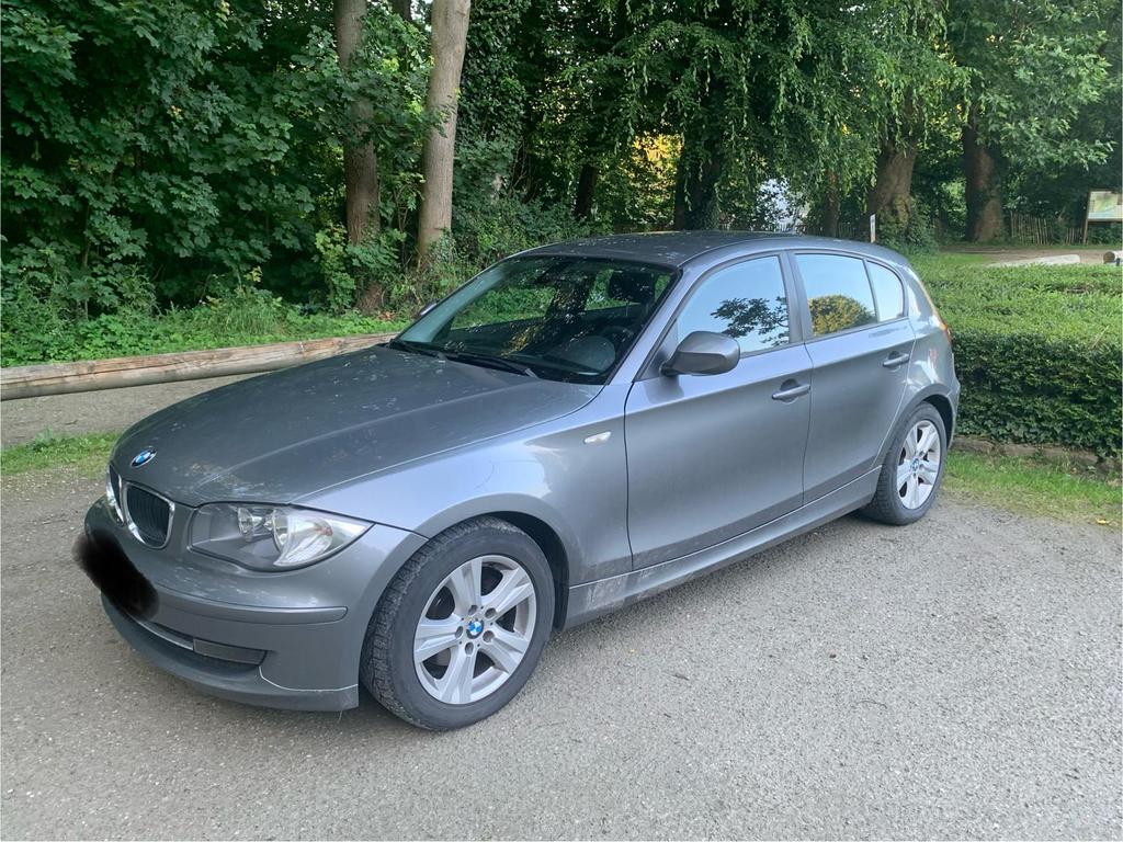BMW 118d, Autos, BMW, Particulier, Série 1, Diesel, Euro 5, 5 portes, Automatique, Argent ou Gris, Noir, Tissu, Propulsion arrière