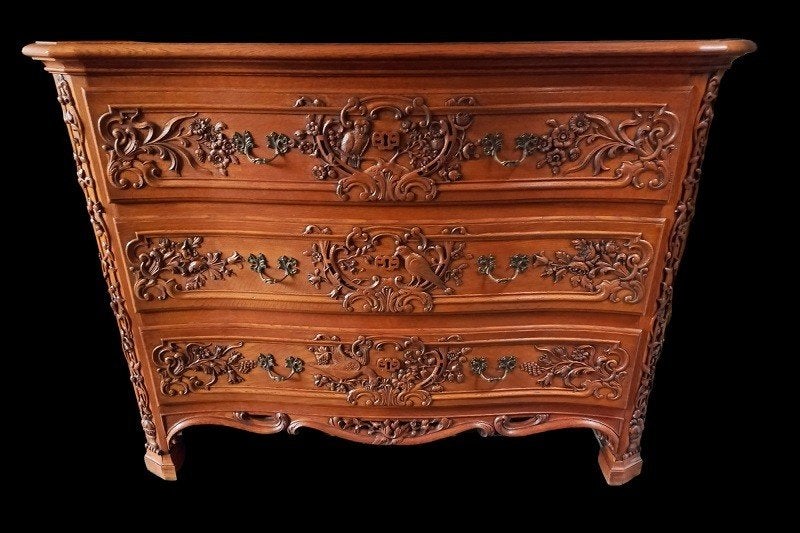 Louis XV Franse gebeeldhouwde eiken commode., Ophalen