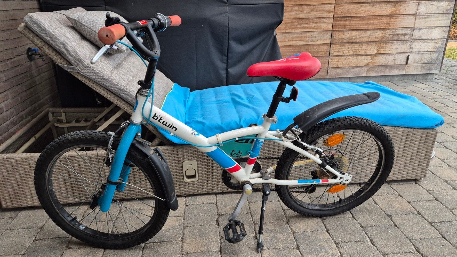 kinderfiets B'twin 20 inch in wit-rood-blauw, Fietsen en Brommers, Ophalen, Gebruikt, 20 tot 24 inch, B'Twin (Decathlon)