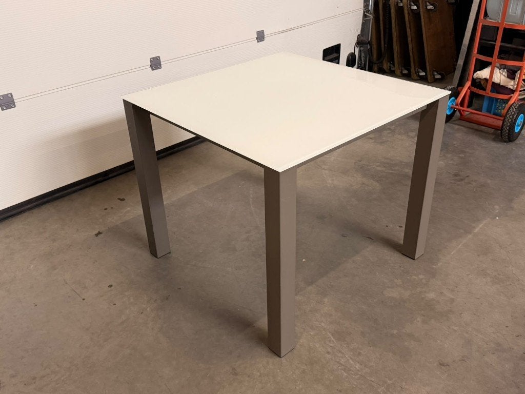 (58) Mooie vierkante glazen tafel., Ophalen, Zo goed als nieuw
