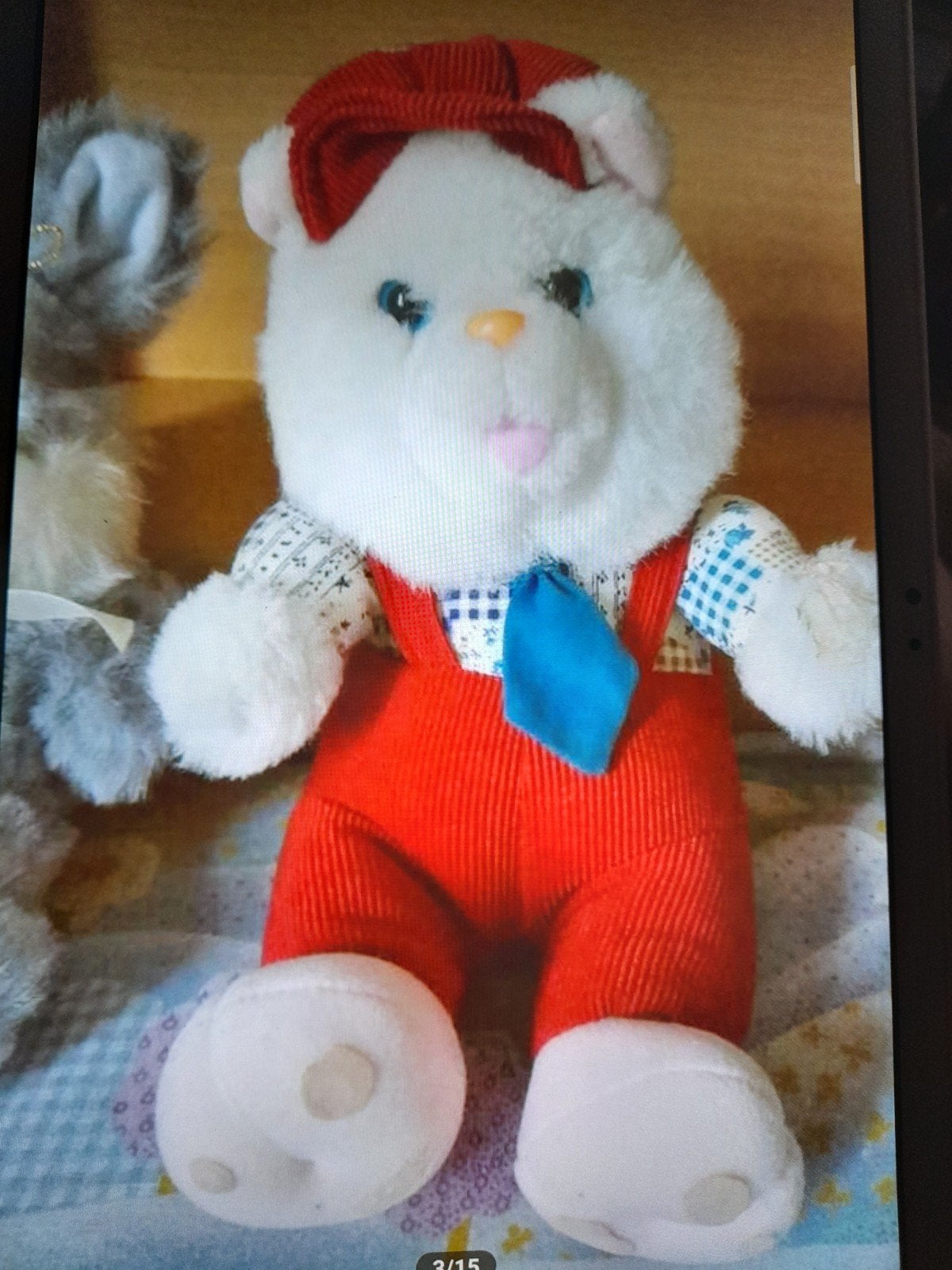 Prachtige pluche „Ourson” gekleed met overall, pet,..., Beer, Zo goed als nieuw, Middelgroot (20 tot 80 cm), Meerkleurig