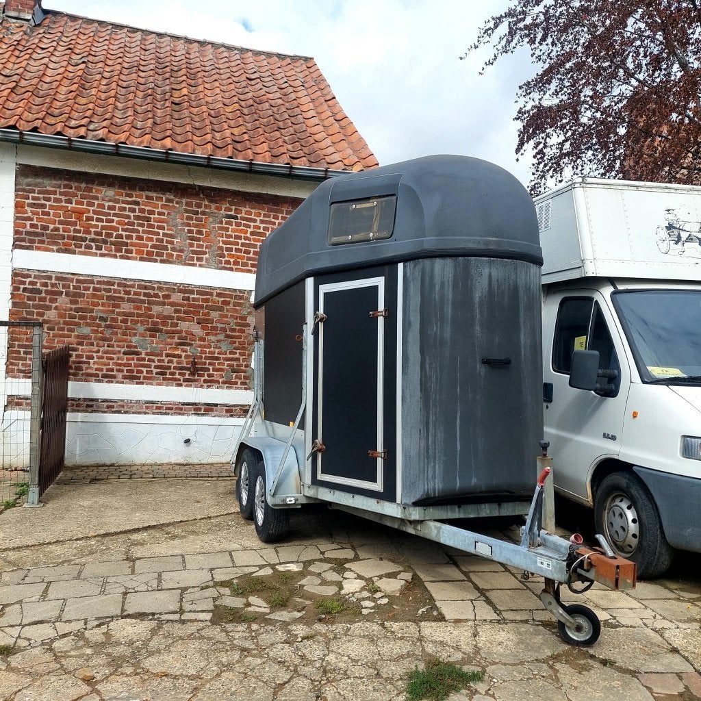 Paardentrailer voor 2 paarden met zadelkamer, Dieren en Toebehoren, Ophalen, Zo goed als nieuw, Aluminium, 2-paards trailer