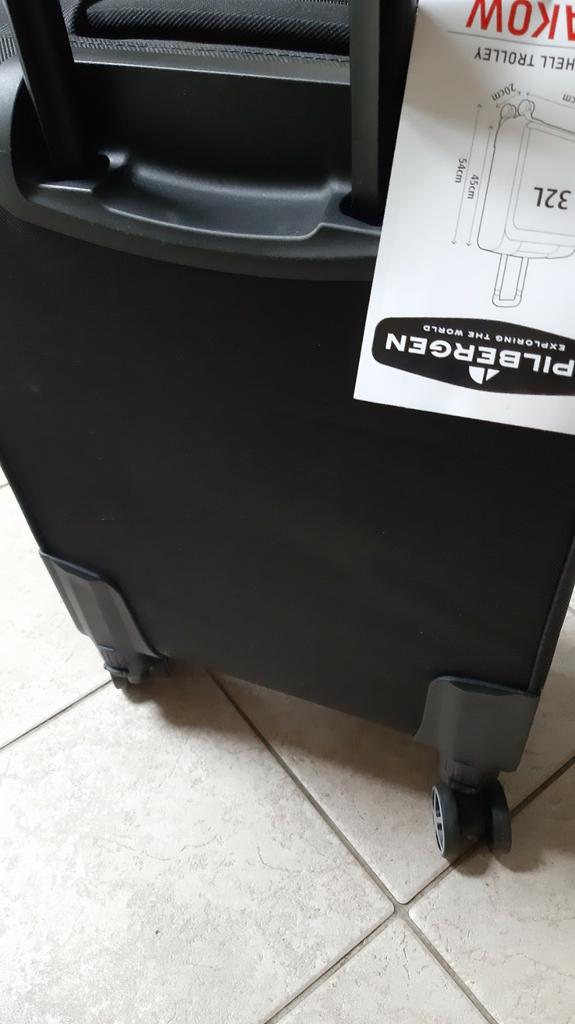 Valise à main Trolley à coque souple 2,4 kg neuve, Neuf, 35 à 45 cm, Enlèvement ou Envoi, Plastique souple