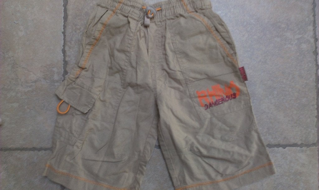 1 euro koopjes: Stoere short mt 104, JBC, Ophalen of Verzenden, Zo goed als nieuw, Jongen