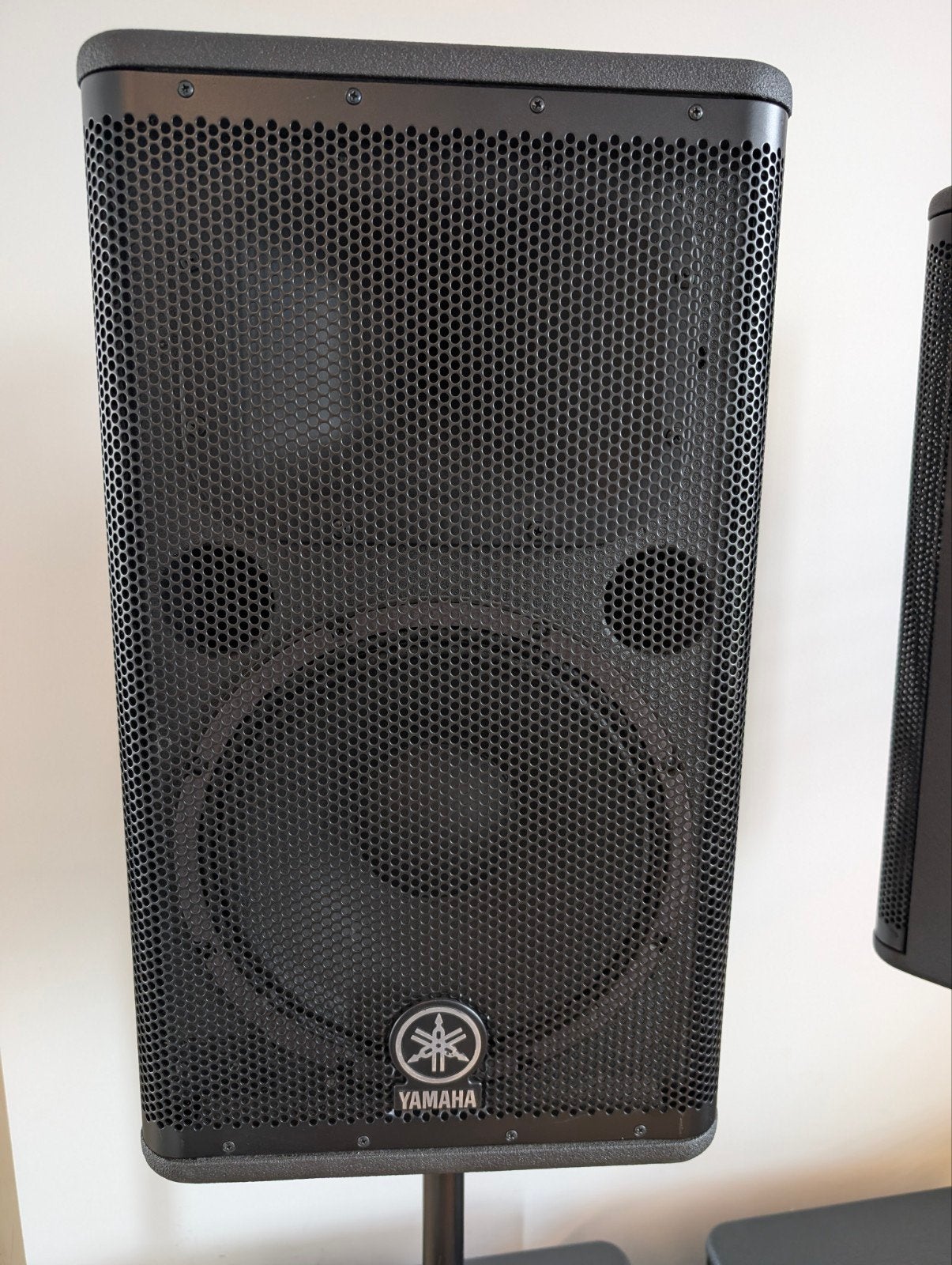 Yamaha DSR112 + housse, par pièce, 134 dB, excellent état !, Enlèvement ou Envoi, Comme neuf, 1000 watts ou plus, Moniteur(ampli)
