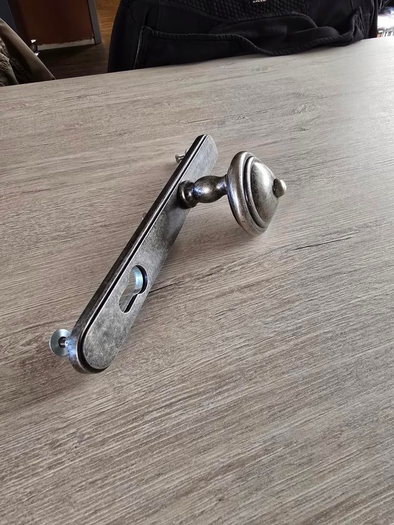 Deur trekker, Ophalen