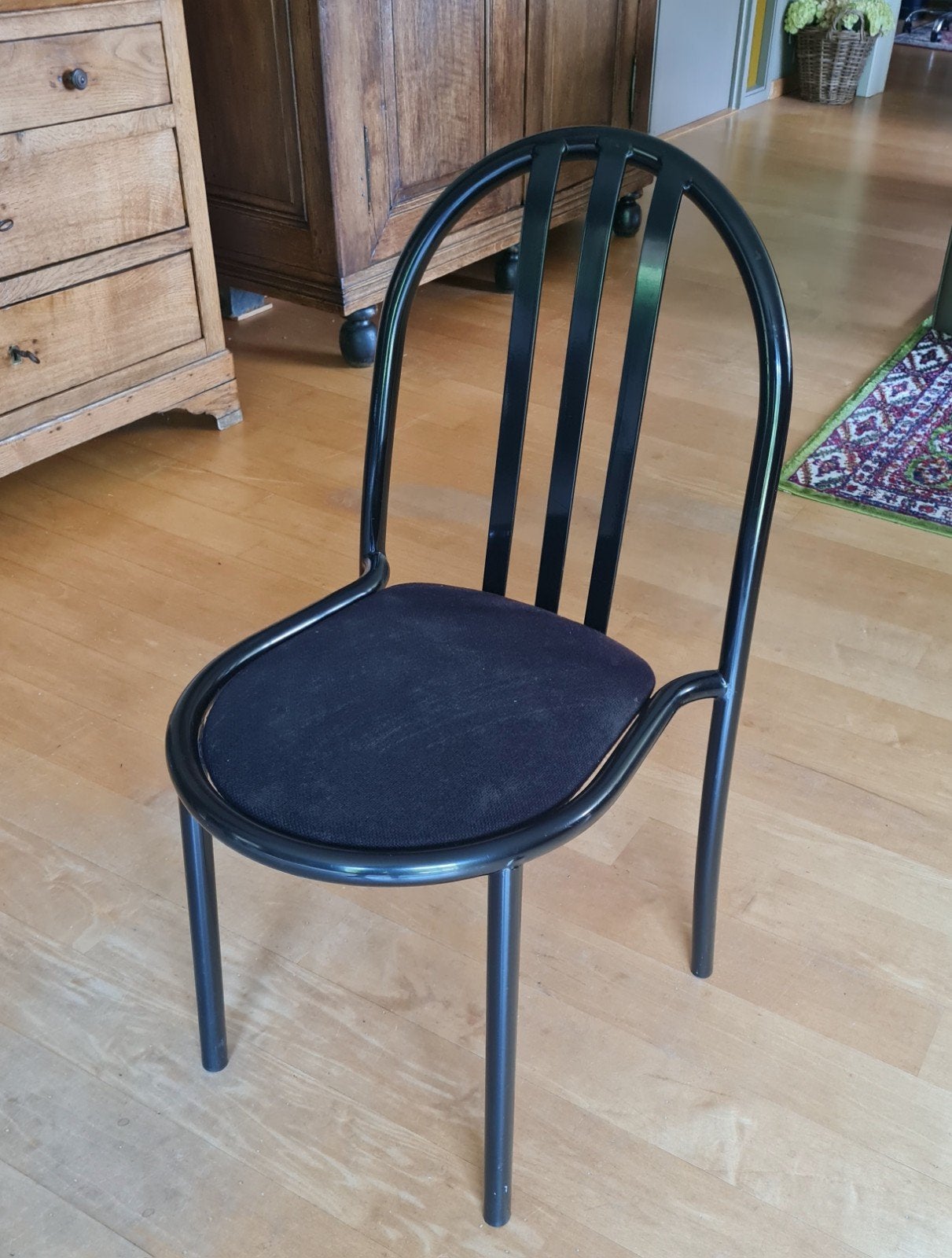 Acht zwarte stoelen model Robert Mallet Stevens, Huis en Inrichting, Ophalen, Zwart, Stof