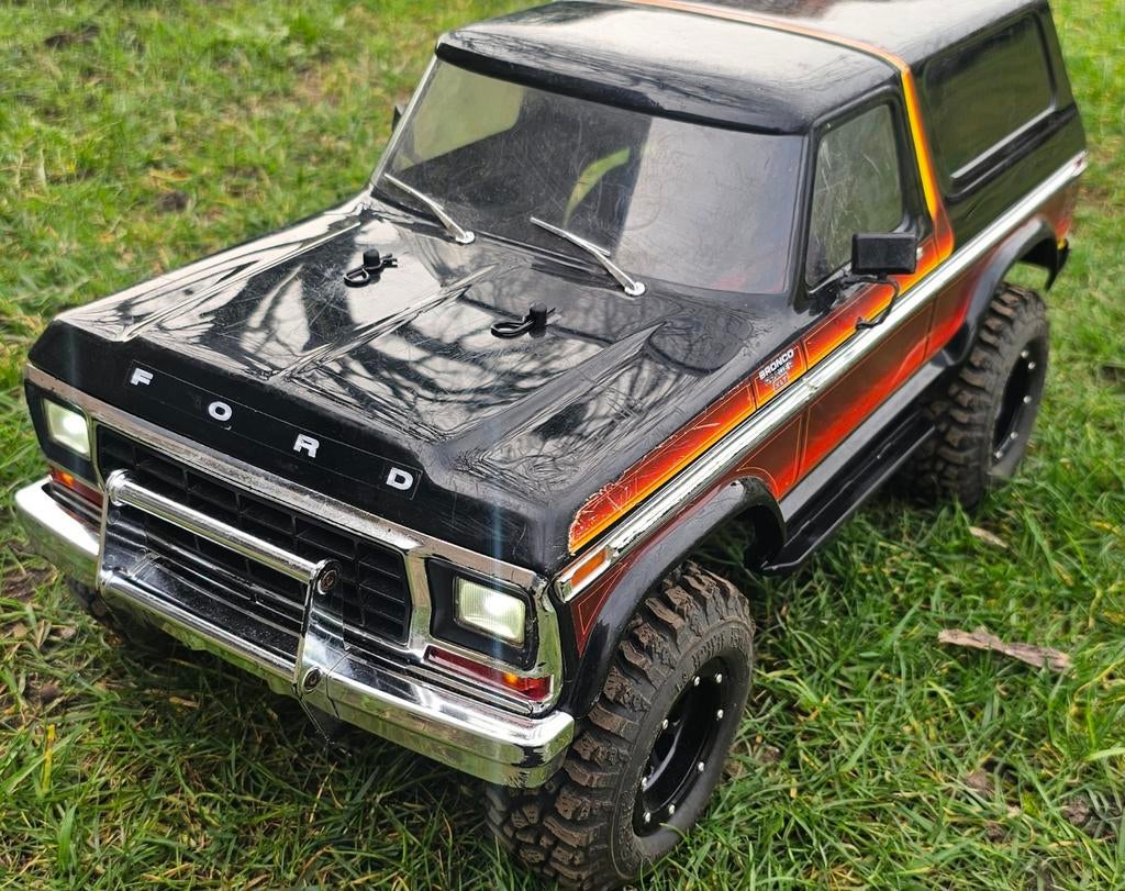 Traxxas TRX-4 Ford Bronco 1979 avec upgrades métal, Échelle 1:10, Enlèvement ou Envoi, Voiture off road, Utilisé