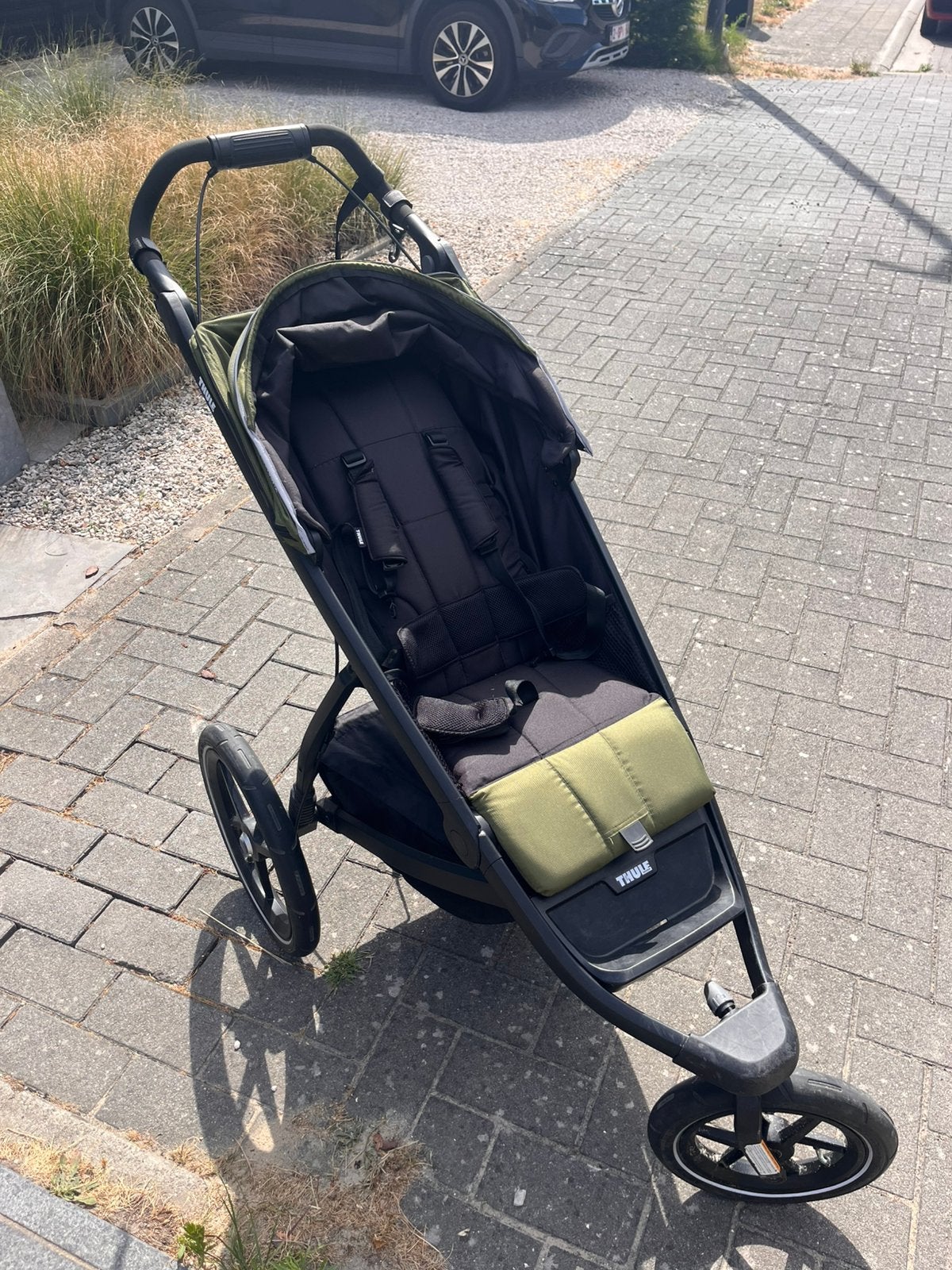 Thule urban glide in heel goeie staat, Enlèvement, Comme neuf, Autres marques, Ombrelle