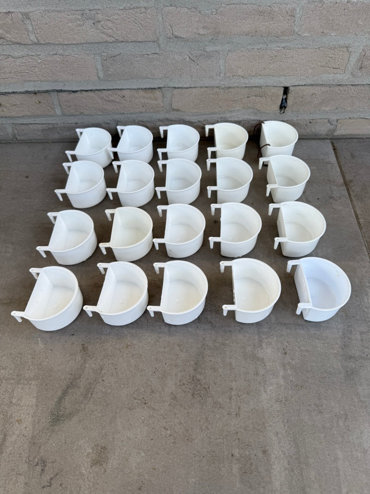 Lot van 20 voerbakjes, TT kooien of kweekkooien exoten, Ophalen, Zo goed als nieuw