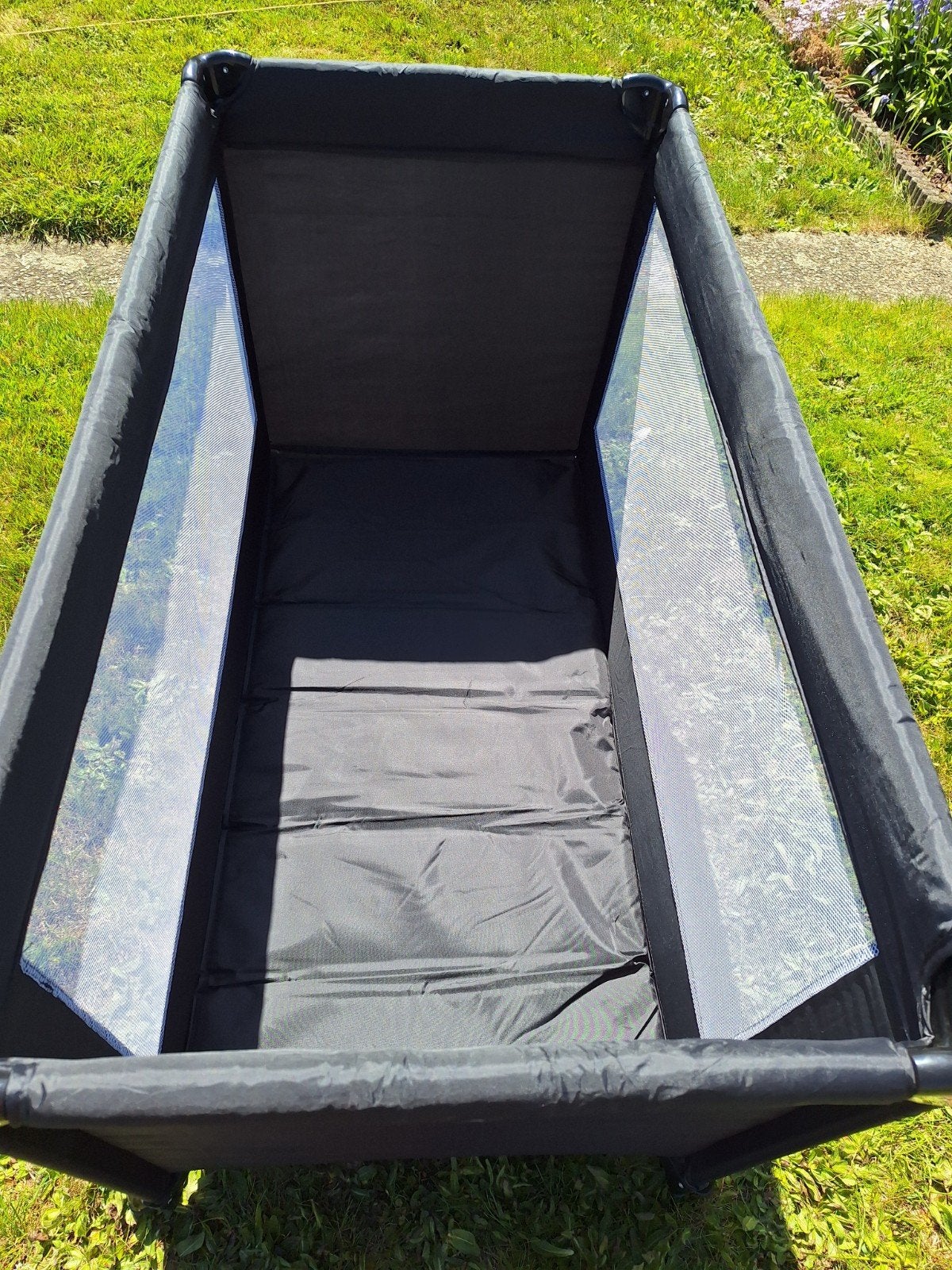 Lit de voyage pour enfants sur roulettes avec matelas neuf s, Enfants & Bébés, Berceaux & Lits, Enlèvement, Comme neuf, Lit de voyage