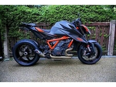 Ktm 1290 r super duke, Motoren, Motoren | KTM, 2 cilinders, Handvatverwarming, Motorrijbewijs A, Gebruikt