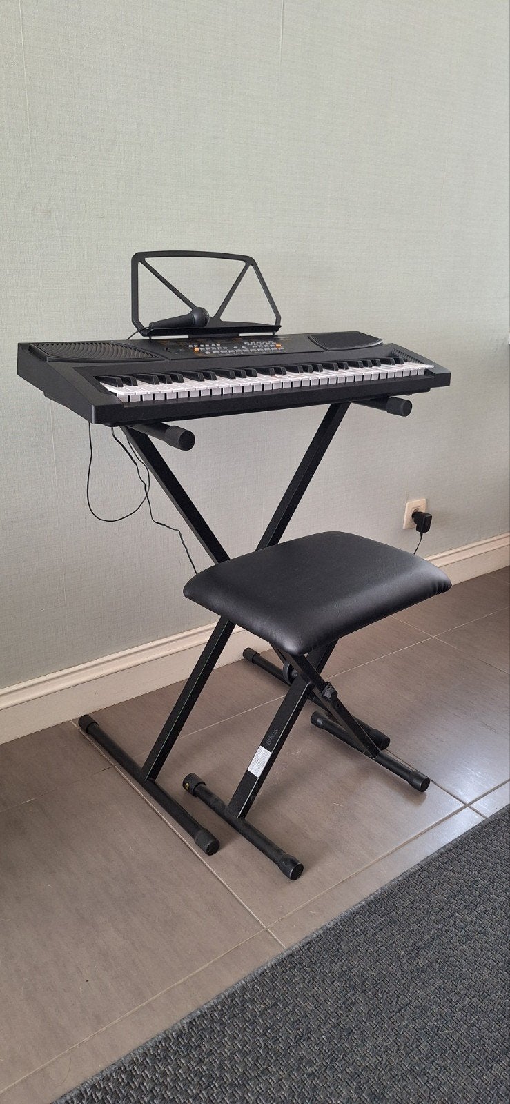 keyboard met staander, zitje en microfoon, Musique & Instruments, Claviers, Enlèvement, Comme neuf