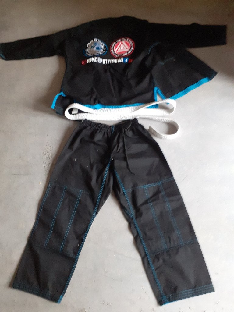 jiu jitsu & judopak, Sport en Fitness, Ophalen, Vechtsportpak, Maat M, Zo goed als nieuw