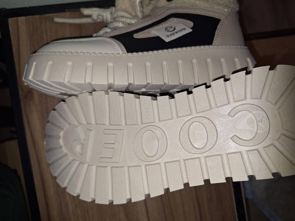 Chaussure neuve, Neuf, Autre, Beige, Enlèvement