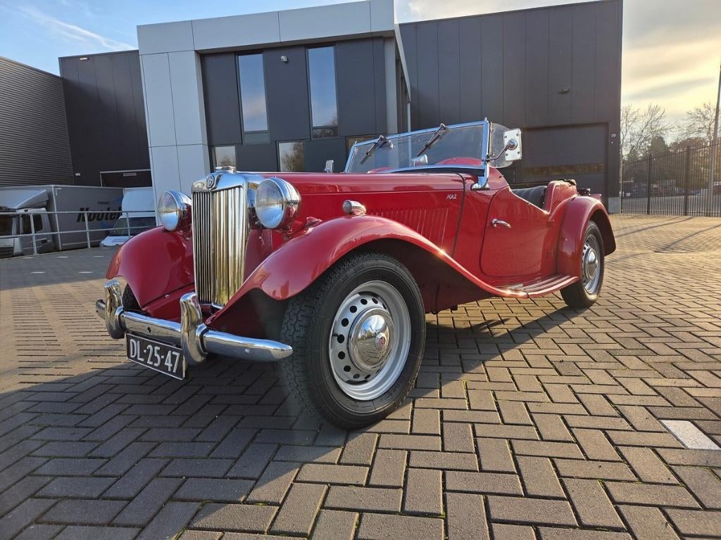 MG TDC 1951 MET X PAG MOTOR vraagprijs € 25.950,=, Auto's, Achterwielaandrijving, Zwart, Cabriolet, Leder