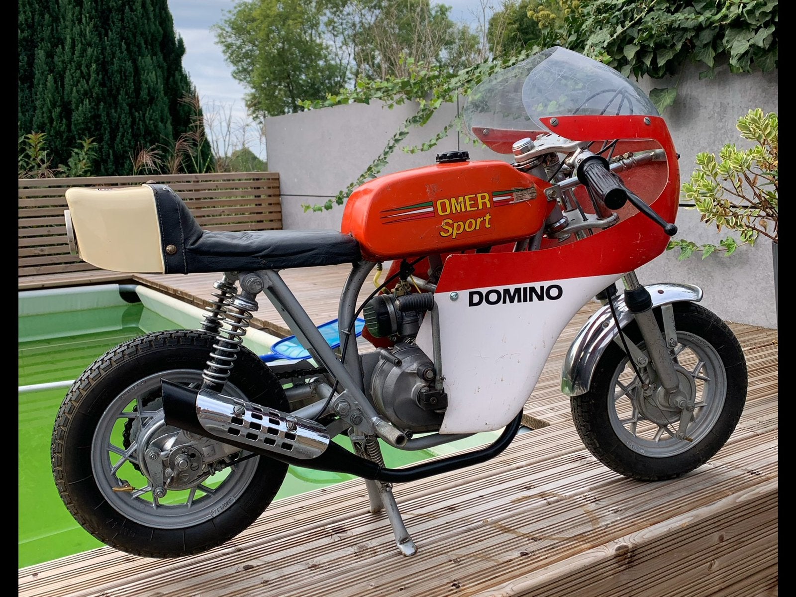 Omer, Motos