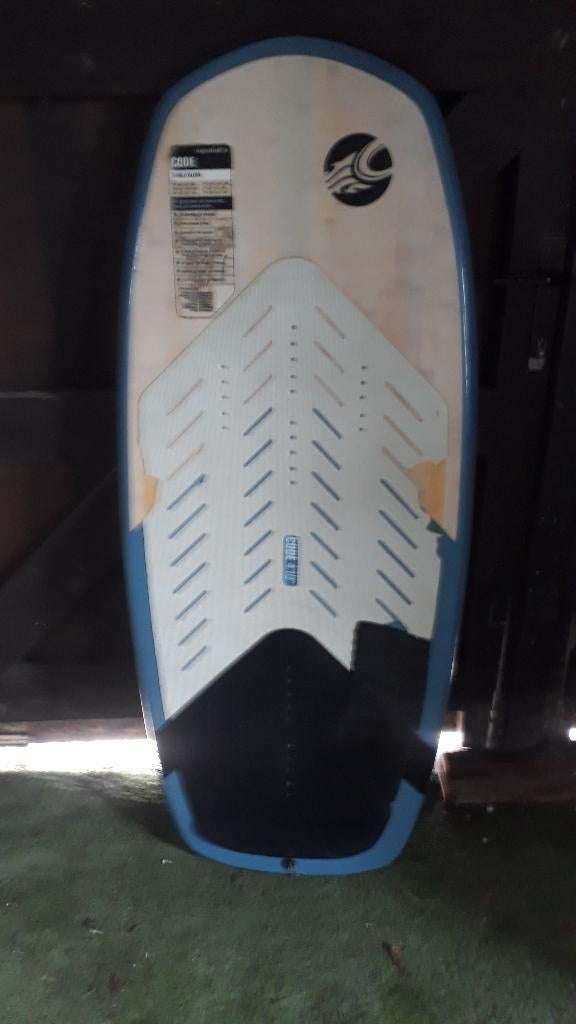 Cabrinha code 5"10 68 liter, Sports nautiques & Bateaux, Aile de surf, Enlèvement, Utilisé, Planche à voile
