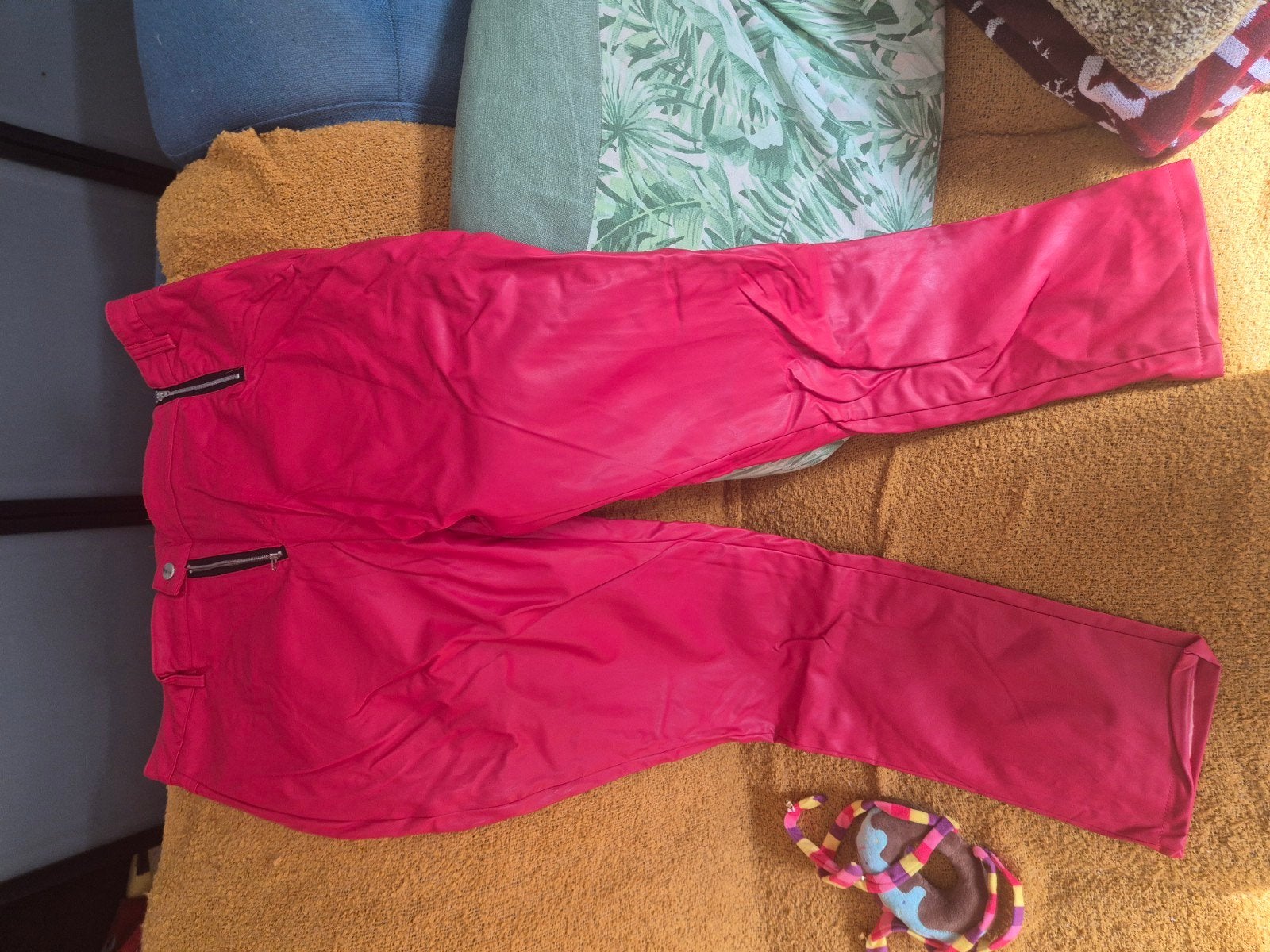 rode lederlook broek, Verzenden