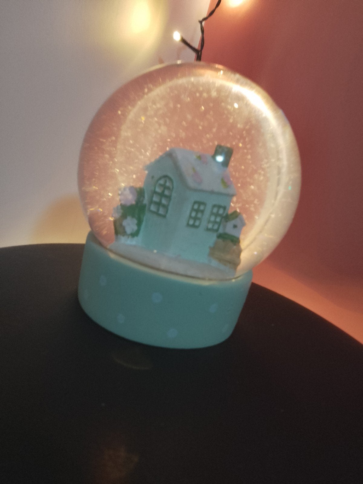 Glazen bol met glitter en huisje., Antiek en Kunst, Ophalen of Verzenden