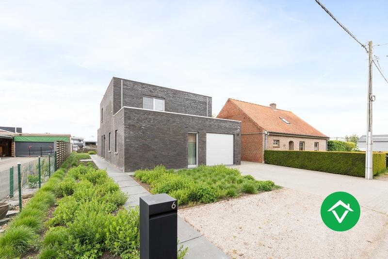 Instapklare woning met 4 slaapkamers en garage te Torhout, Immo, 25 kWh/jaar, 500 tot 1000 m², Vrijstaande woning, Provincie West-Vlaanderen