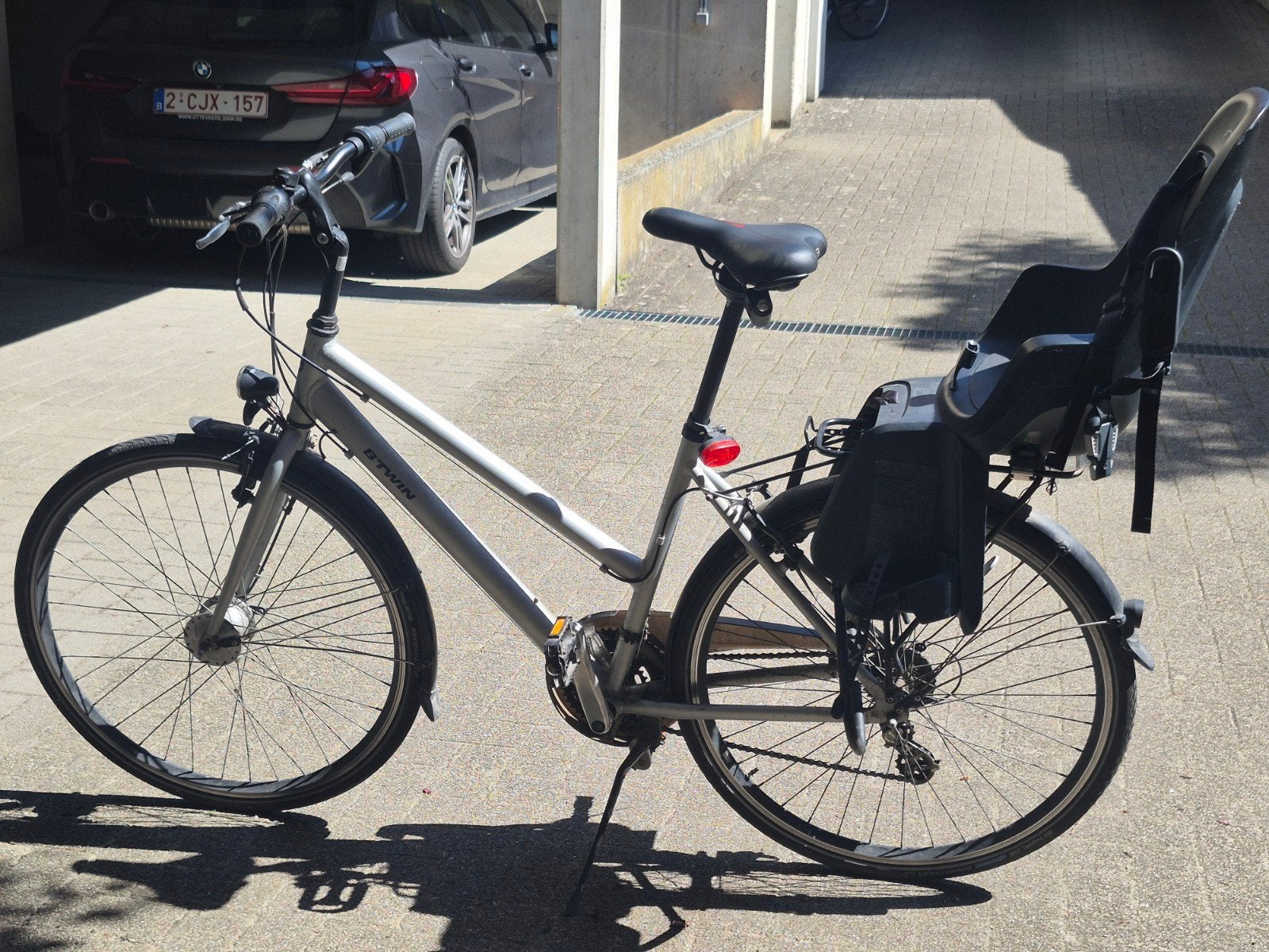 B'Twin stadsfiets + Bobike kinderzitje, Enlèvement
