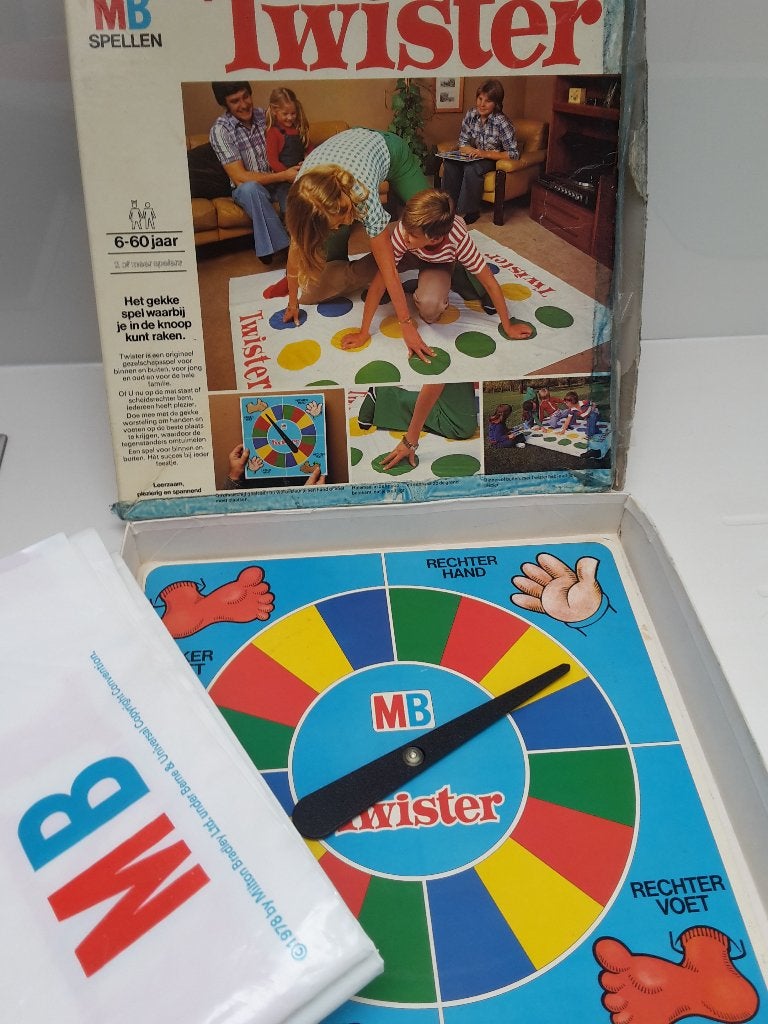 Partyspel Twister, 2 of meer spelers, MB, + 1 gratis promo, Hobby en Vrije tijd, Ophalen of Verzenden, Gebruikt, MB spellen