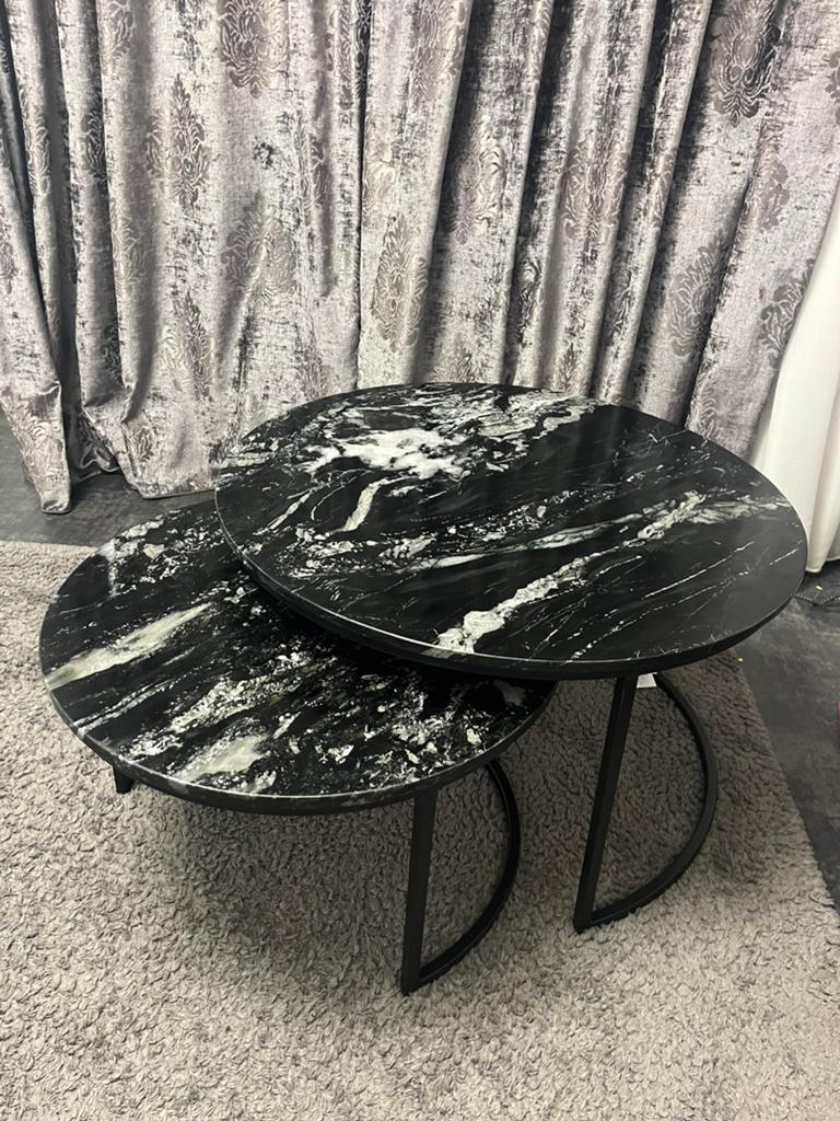 Un ensemble de tables neuves en marbre., Enlèvement, Comme neuf