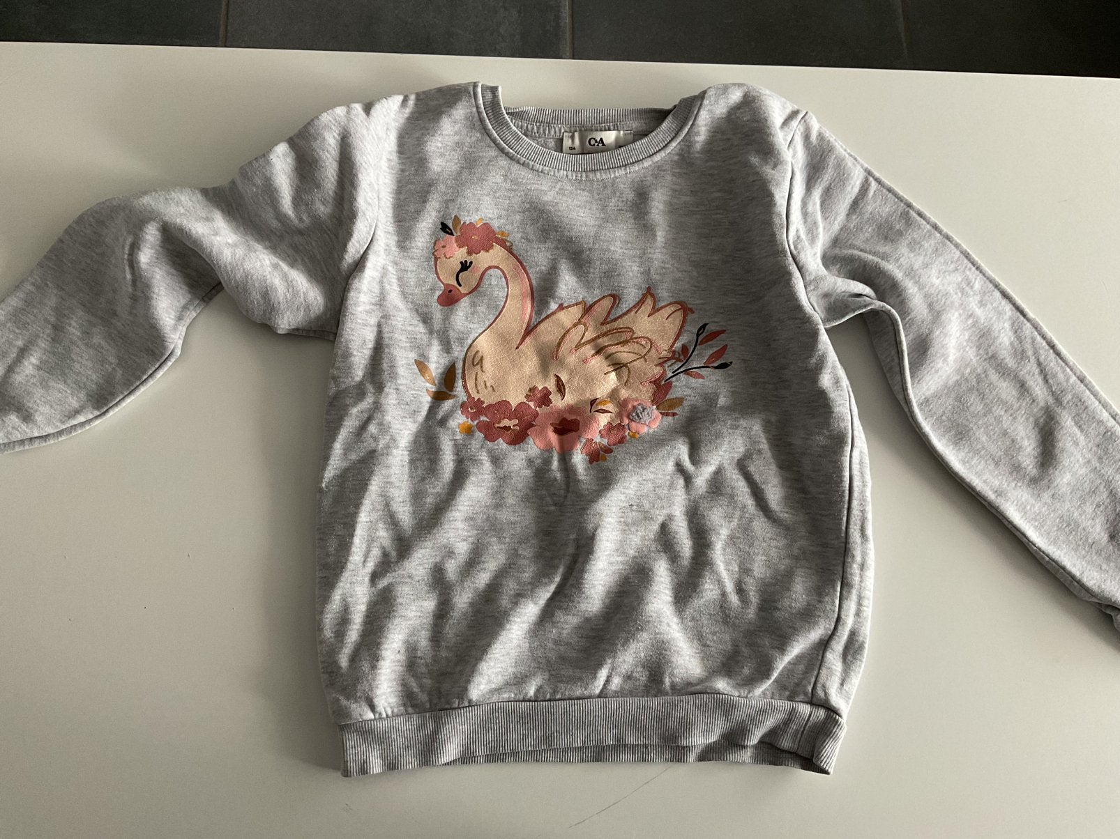 Grijze sweater C&A (maat 134), Kinderen en Baby's, Kinderkleding | Maat 98, Ophalen of Verzenden, Zo goed als nieuw
