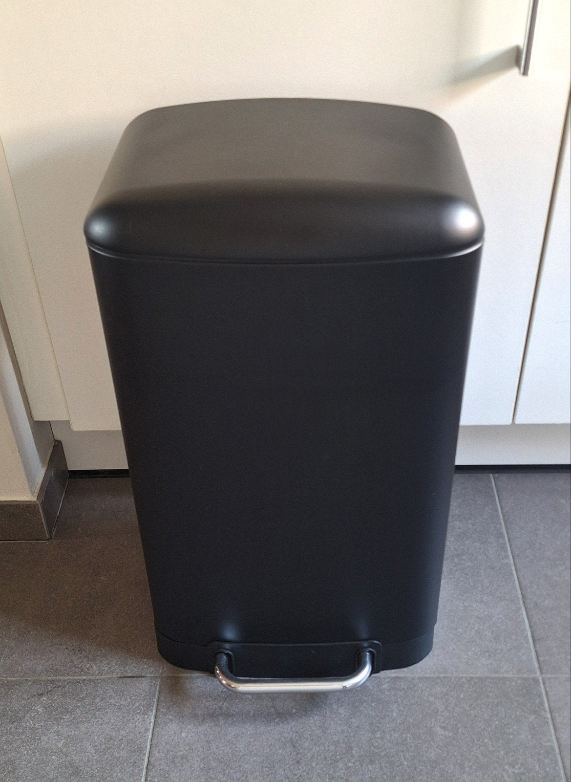 Poubelle Songmics en métal noir 30L (Prix d'achat 115,99€), 50 – 75, À pédale, Comme neuf, Enlèvement