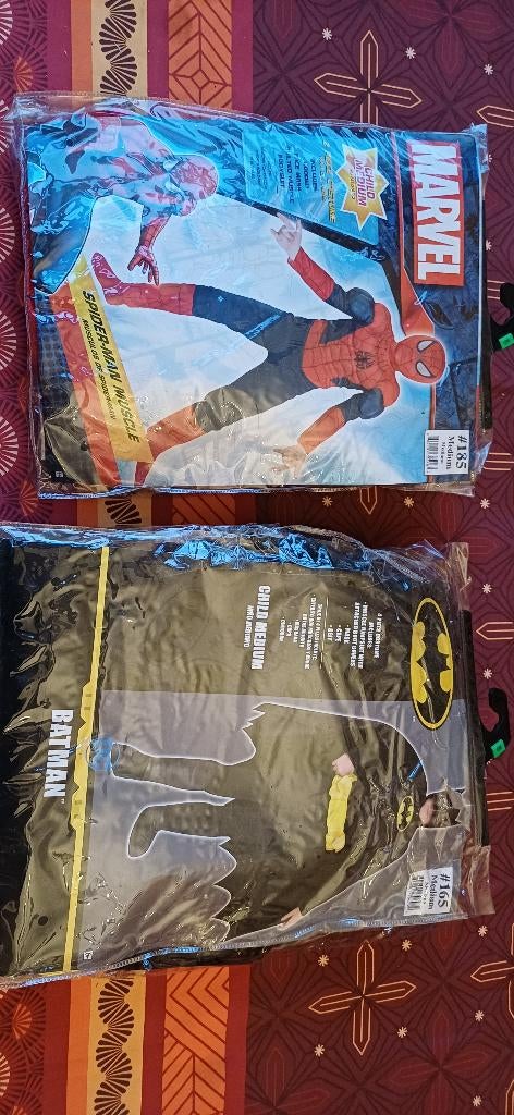 Déguisements Batman et spiderman, Enlèvement, Comme neuf, 134 à 140, Garçon ou Fille