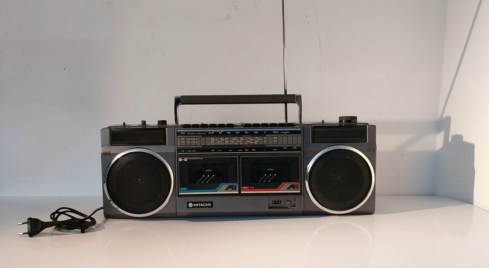 Radio à double cassette vintage Hitachi TRK W24E Boombox, Enlèvement ou Envoi, Utilisé, Radio