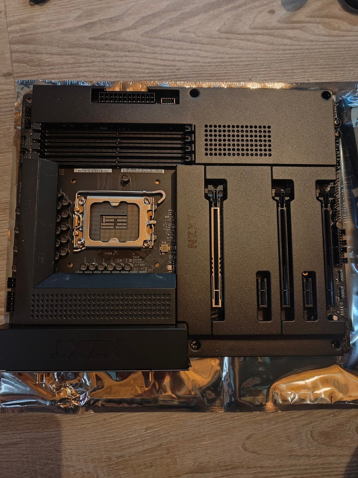 carte mère défectueuse nzxt z-790, Informatique & Logiciels, Cartes mères, LGA 1700, Enlèvement ou Envoi, Ne fonctionne pas, ATX