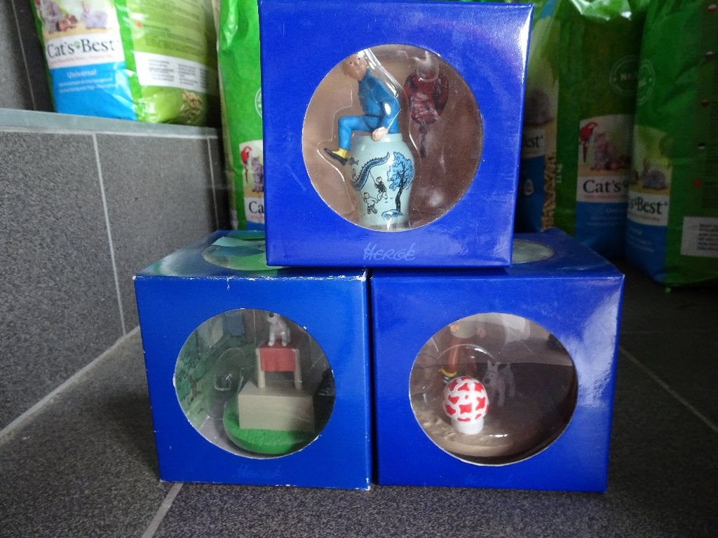 3 plastic taferedozen van Kuifje - Hergé, Verzamelen, Ophalen of Verzenden, Kuifje, Zo goed als nieuw, Beeldje of Figuurtje