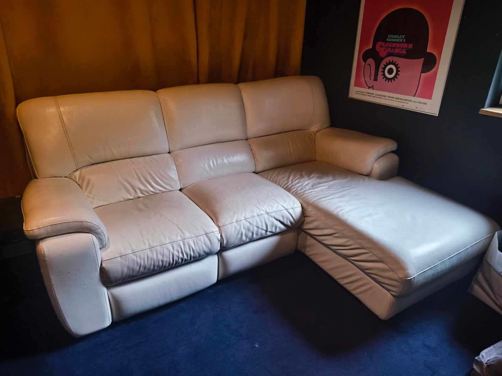 Divan d'angle en cuir de chez Château d"Ax, Cuir