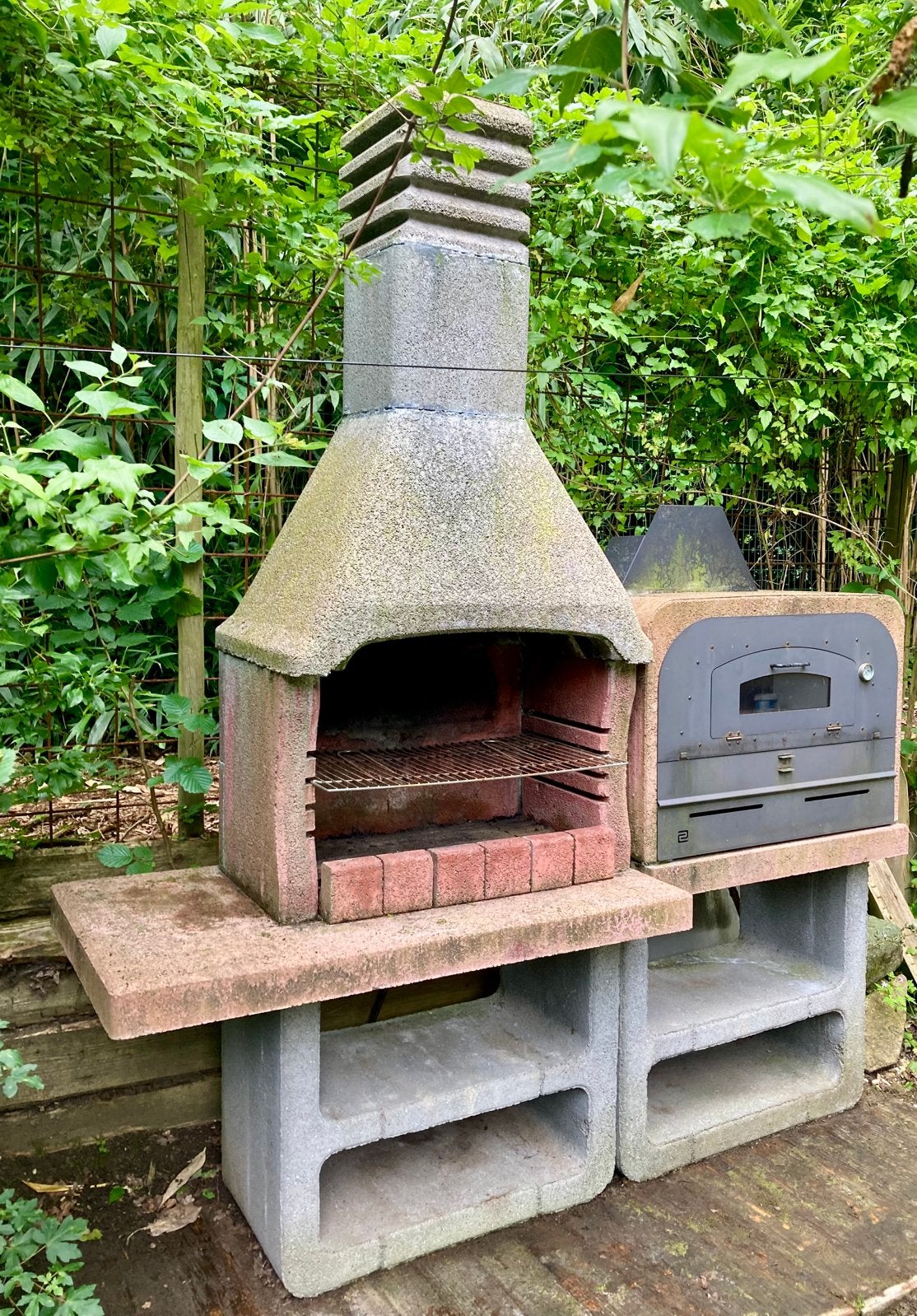 Barbeque en Pizza-oven in beton., Ophalen, Zo goed als nieuw