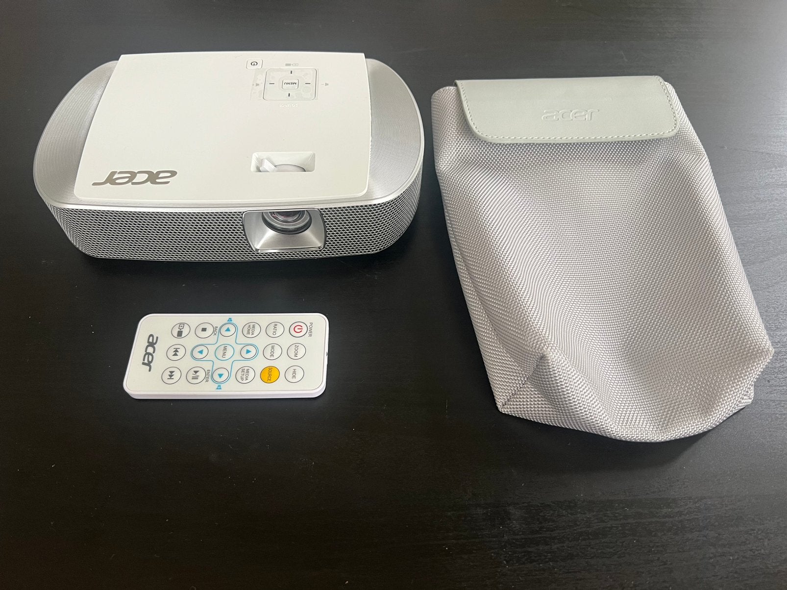 Acer K137i LED-projector, Audio, Tv en Foto, Beamers, Ophalen, Zo goed als nieuw