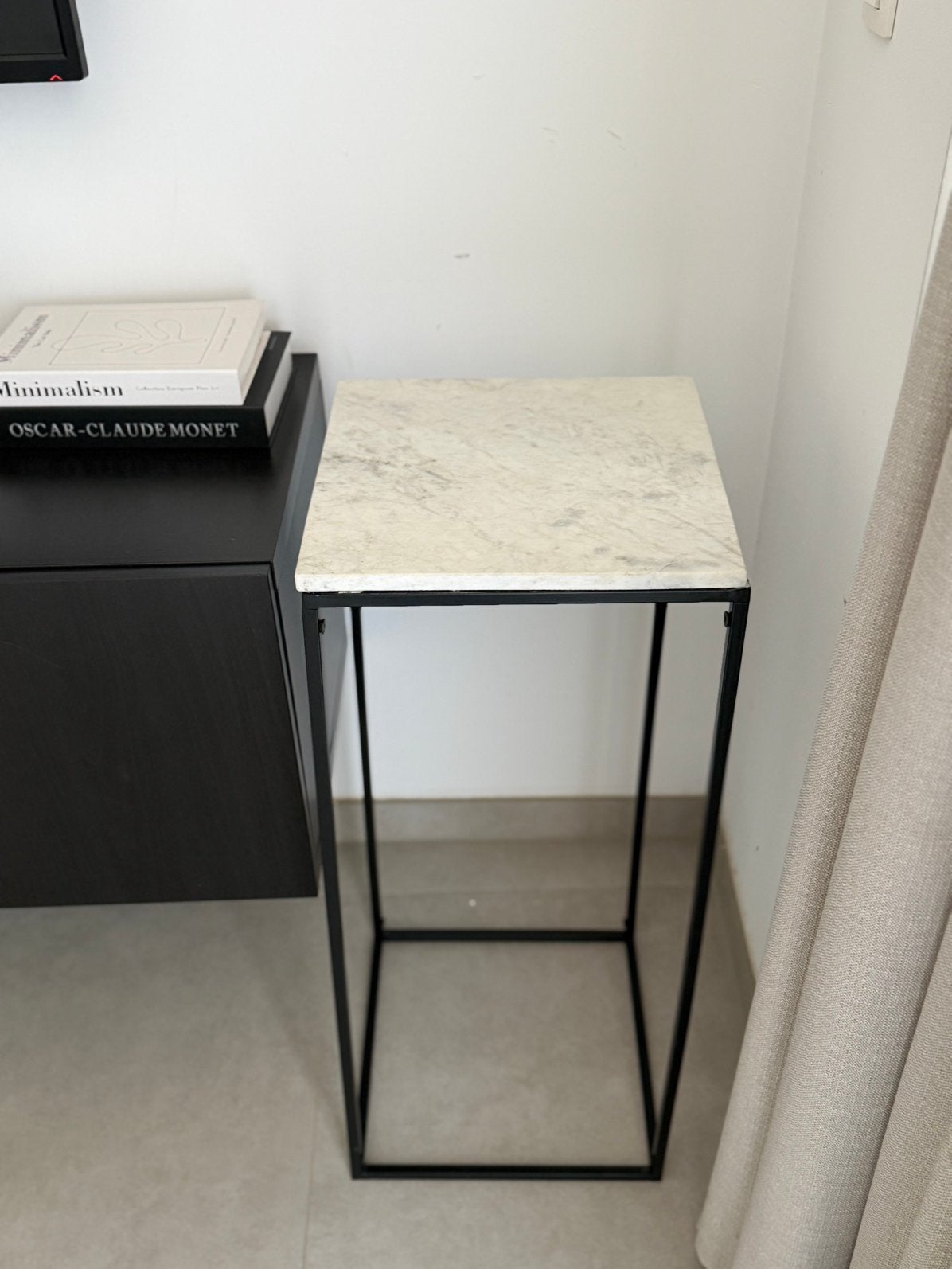 Set van 2 luxe bijzettafels – Echt marmer & zwart metaal, Ophalen, Zo goed als nieuw