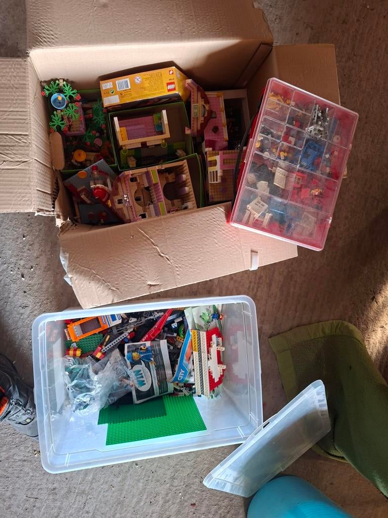 3 dozen gevuld met Lego, Ophalen, Lego