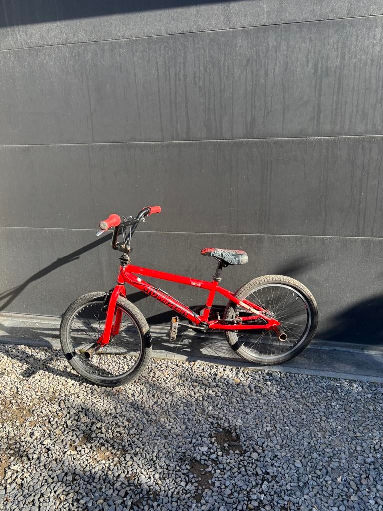 Bmx rouge, Vélos & Vélomoteurs, Vélos | BMX & Freestyle, Frein sur jante, Repose-pieds, Enlèvement, Utilisé